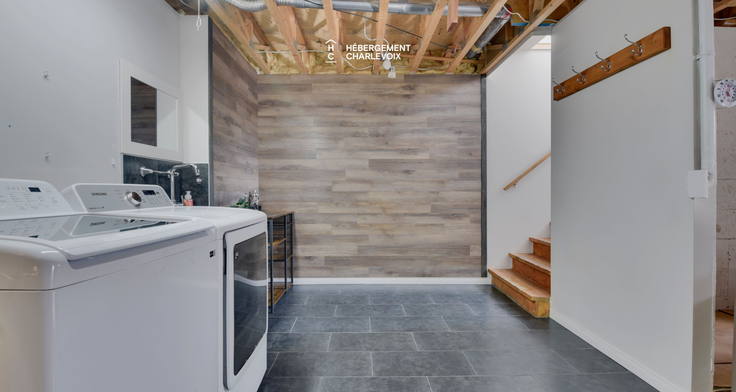 MAR-17 - Roof terrace with river view.